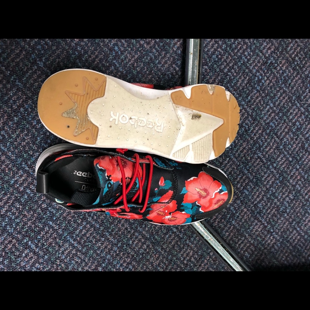 New condition Reebok Shoes - Picture 5 of 5